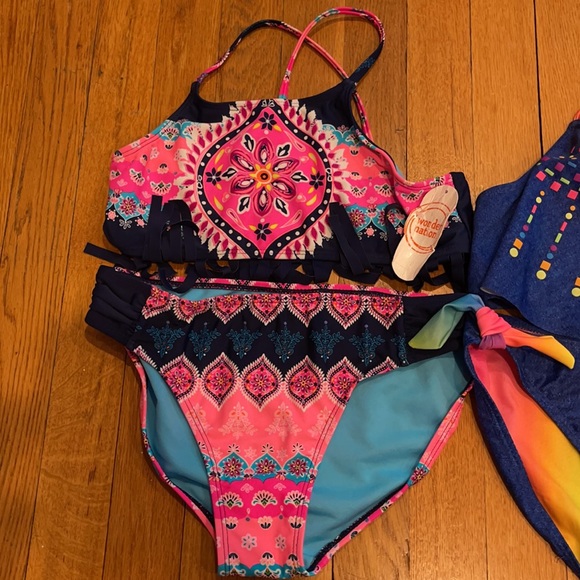 New bathing suits - Picture 3 of 3